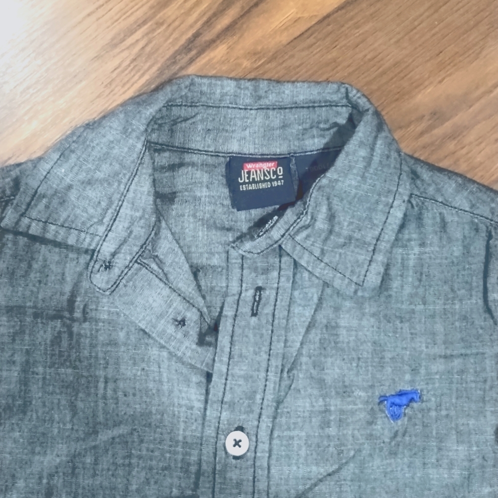 Wrangler Boys 4T button down - Picture 2 of 5
